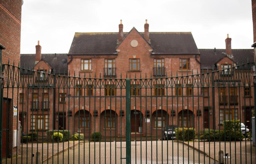 Big Fish Homes - The Cloisters Belfast Eksteriør bilde